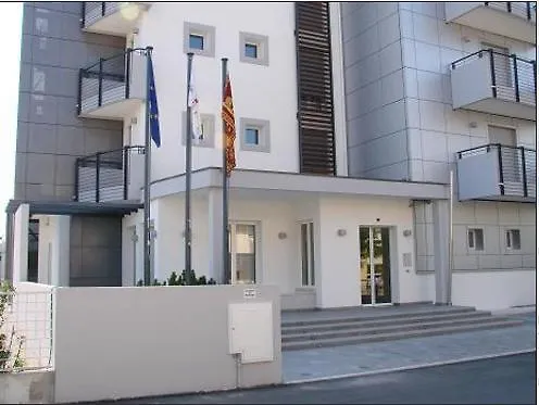 Ξενοδοχείο με διαμερίσματα Royal 4*